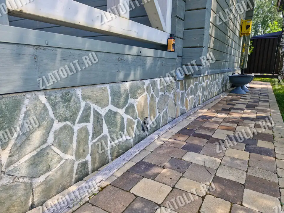 серо-зелёный плитняк златолит для мощения и облицовки в наличии от производителя